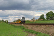 02.05.2015 Pociąg Leopold z szynobusem SA134 zbliża się do Wolsztyn