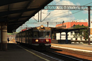 24.06.2014 Jednostka EN57-949rb stoi na stacji kolejowej w Słupsku