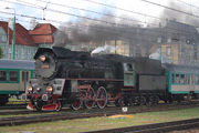 12.08.2013 Parowóz Ol49-59 wyjeżdża ze stacji Poznań Główny