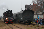 23.11 Lokomotywa parowa Ol49-69 manewruje na stacji w Gołańczy