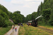 23.05 Pociąg Joannita z Ol49-69 stoi na stacji w Łagowie