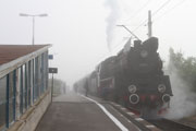 13.06 Pociąg Harry z parowozem Ol49-69 stoi na stacji w Zbaszynku