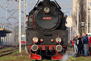12.04 Parowóz Ol49-59 przed wodowaniem na stacji w Gnieźnie