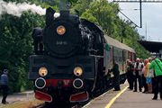 23.06 Pociąg Kuter z parowozem Ol49-69 stoi na stacji Koszalin
